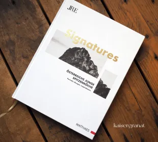Das Buch Signatures