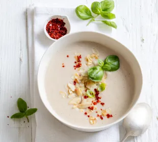 Das Rezept Blumenkohl Suppe mit Mandelmus aus dem Kochbuch Starkes Herz von den Ernährungs Docs