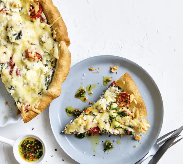 Das Rezept Spinat Tomaten Quiche aus dem Kochbuch Iss besser von Tarik Rose und dem Ernährungs Doc Doktor Matthias Riedl