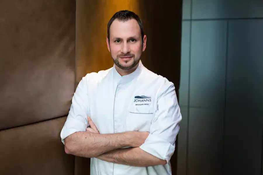 Der Chef im „Johanns“: Michael Simon Reis (© Johanns) Bild