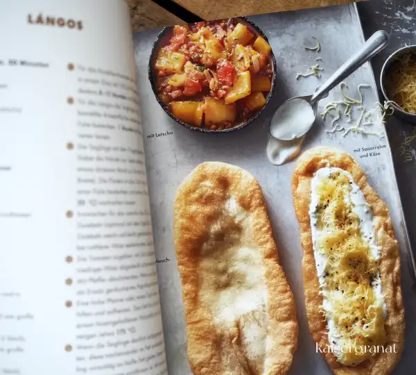 Die-besten-Fladenbrote-der-Welt-das-Kochbuch-von-Lutz-Geißler-Rezept-fuer-Langos (© ©Hubertus Schüler) Die-besten-Fladenbrote-der-Welt-das-Kochbuch-von-Lutz-Geißler-Rezept-fuer-Langos (© ©Hubertus Schüler)