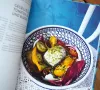 Das Kochbuch Alles in die Mitte, von Onur Elci und Elissavet Patrikiou 1