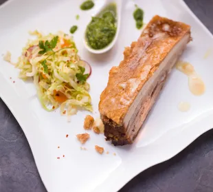 86_Neubayerische_Kueche_Schweinsbratengipfel_Krustenbraten