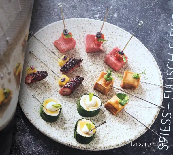 Das Kochbuch Fingerfood von Volker Beuchert und Nikolai Wojtko 1