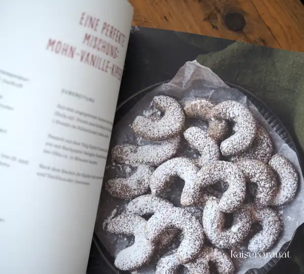 Weihnachten-mit-Christina-das-Kochbuch-Rezept-fuer-Vanillekipferl