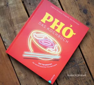 Das Kochbuch Phở von Angkana Sirisaeng