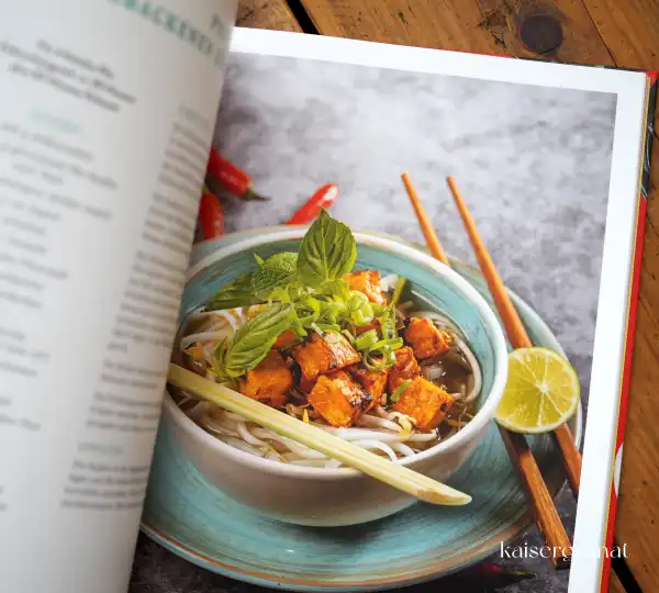 Das Kochbuch Phở von Angkana Sirisaeng 1 Das Kochbuch Phở von Angkana Sirisaeng 1