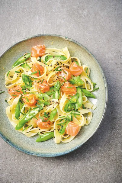 Bandnudeln-mit-Lachs-das-Rezept-von-Steffen-Henssler