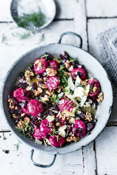 Rote-Bete-Gnocchi_in_Walnussbutter